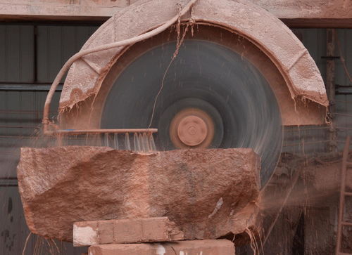 從傳統石材到綠色建材 四川雅安滎經點石成金，培育兩大百億產業