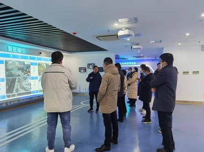 開(kāi)發(fā)區(qū)引領(lǐng)未來(lái) 組織企業(yè)走進(jìn)5G體驗(yàn)館，共探新材料科技開(kāi)發(fā)新機(jī)遇